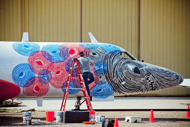 Artists give new life to abondoned planes (6)