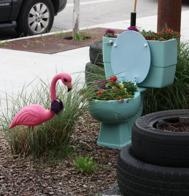 toilet_and_flowers_3