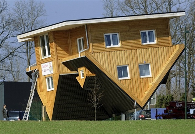 upside down house in germany  (2)