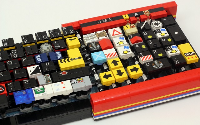 LEGO_keyboard_640px